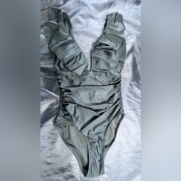 NWT J.Crew Size 4 Ruched ruffle one-piece swimsuit In Black - Picture 6 of 11